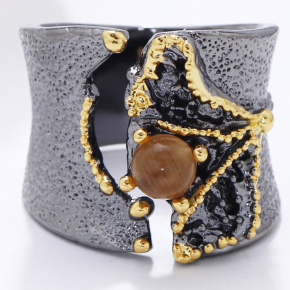 NOT FOR SALE Ring Split on Top with CZ Stone - Size 8 - Picture 2 of 9